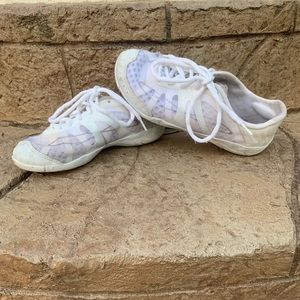 Nfinity cheer shoes (LIKE NEW)